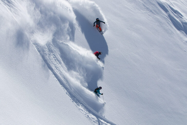 turkey_heliski_ski_trip_group_line_snow-32