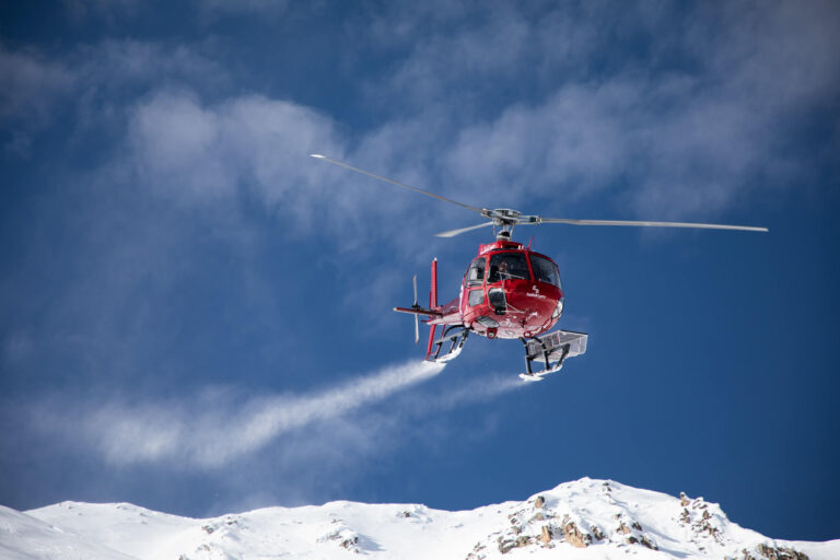 turkey_heliski_ski_trip_group_line_snow-78